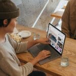 verificar características importantes de um bom website para pequenas empresas